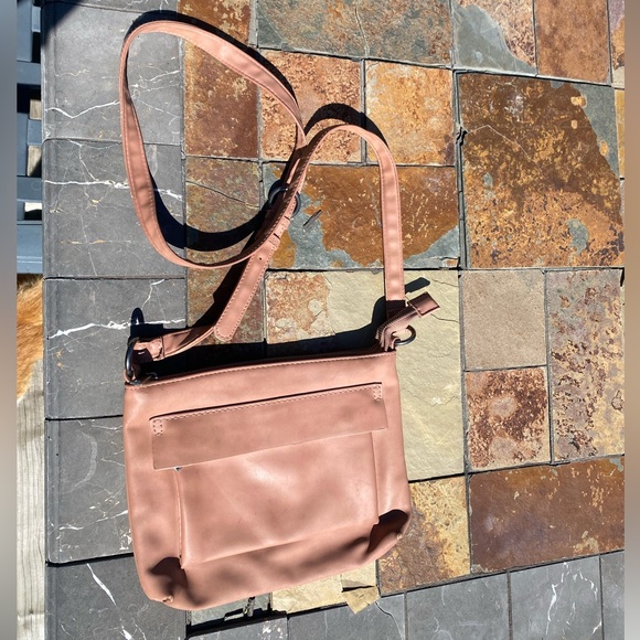 Fairly used, all zippers work leather in good condition. - Picture 3 of 4